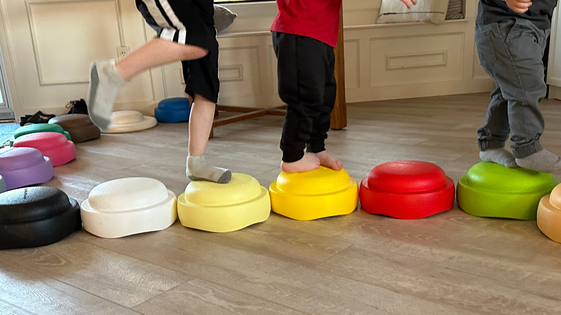 Versatile stacking stones in different colors, for sorting, balance, fun, movement, play and imagination. Lightweight stepping stones, kids toys.